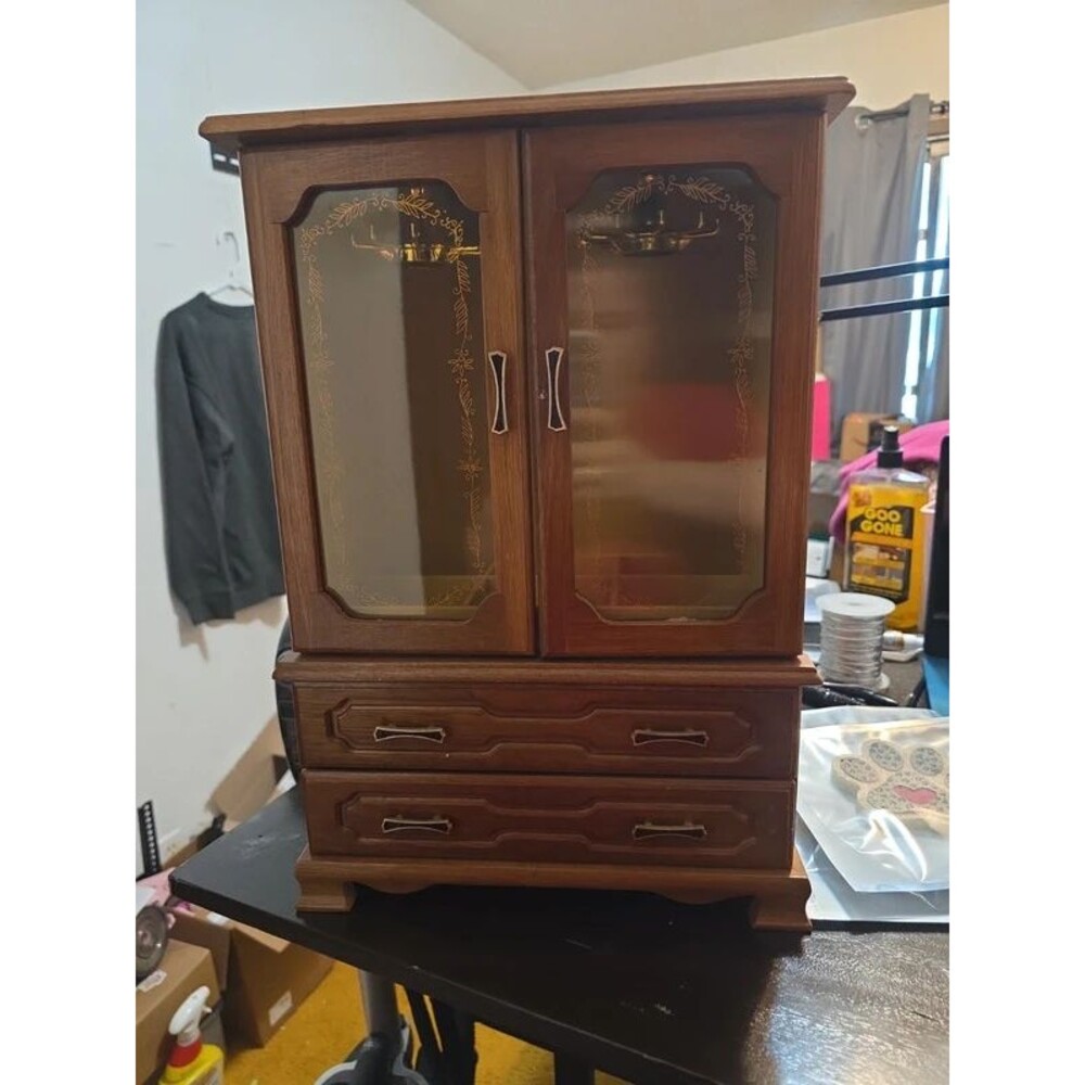 Jewelry box